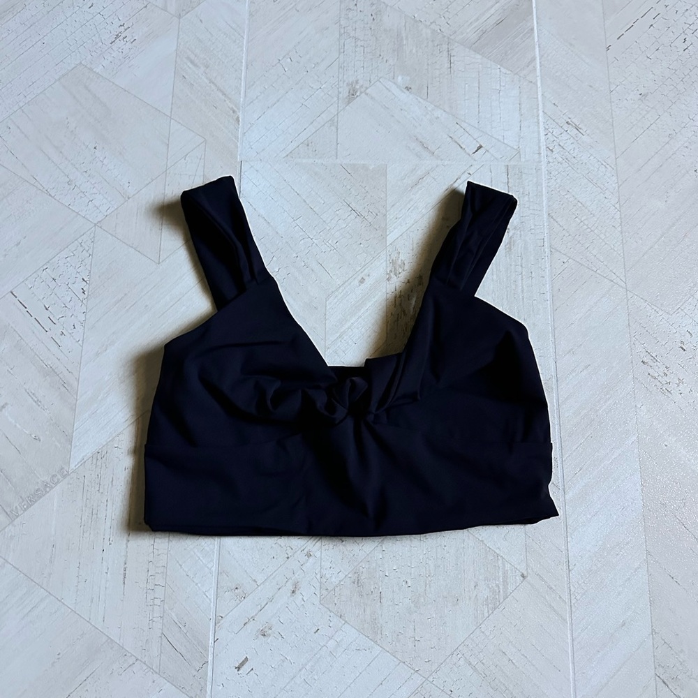 Carbon38 Twist Front Sports Bra